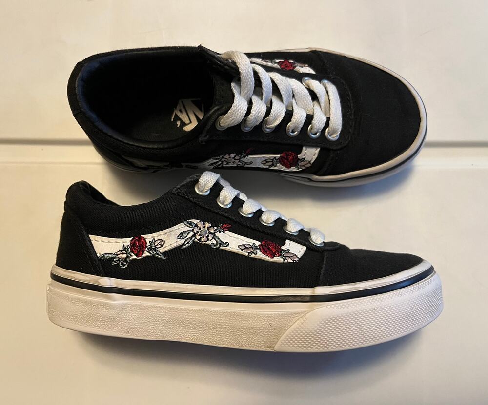 Vans "US Missy" Kids Size 11 Black Roses Slip On Classic Floral